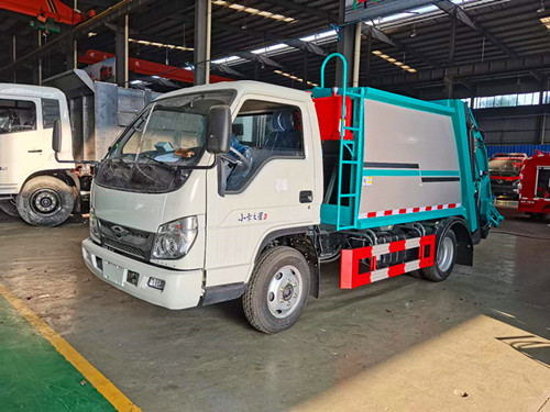 藍(lán)牌4.8方壓縮垃圾車(chē)