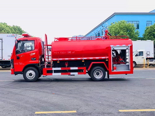 小多利卡消防4.5噸灑水車(chē)