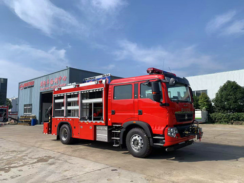 2方灑水救援消防車(chē) 重汽豪沃